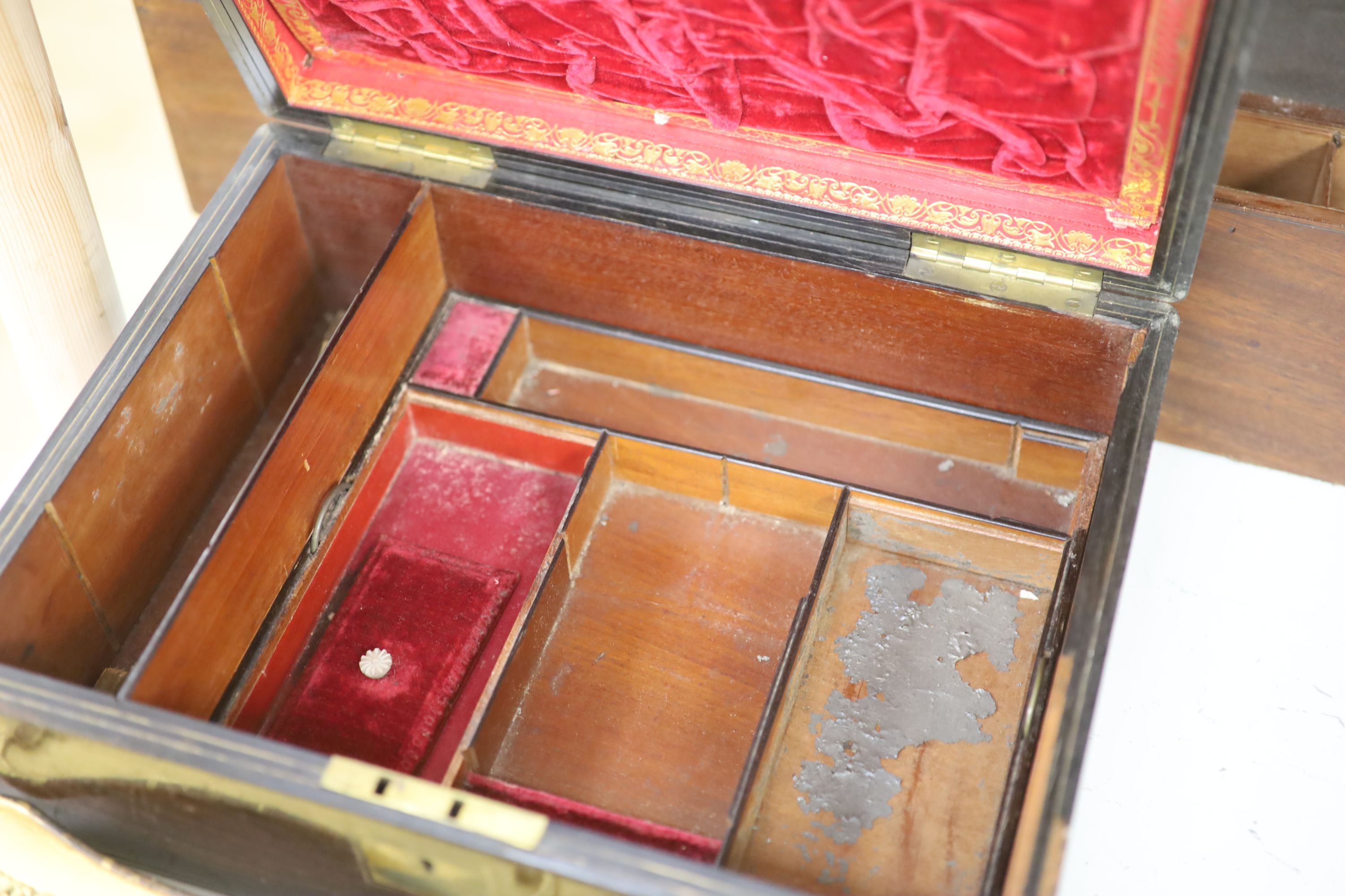 A Georgian mahogany writing slope and a rosewood sewing box, 33 x 24 x 14cm